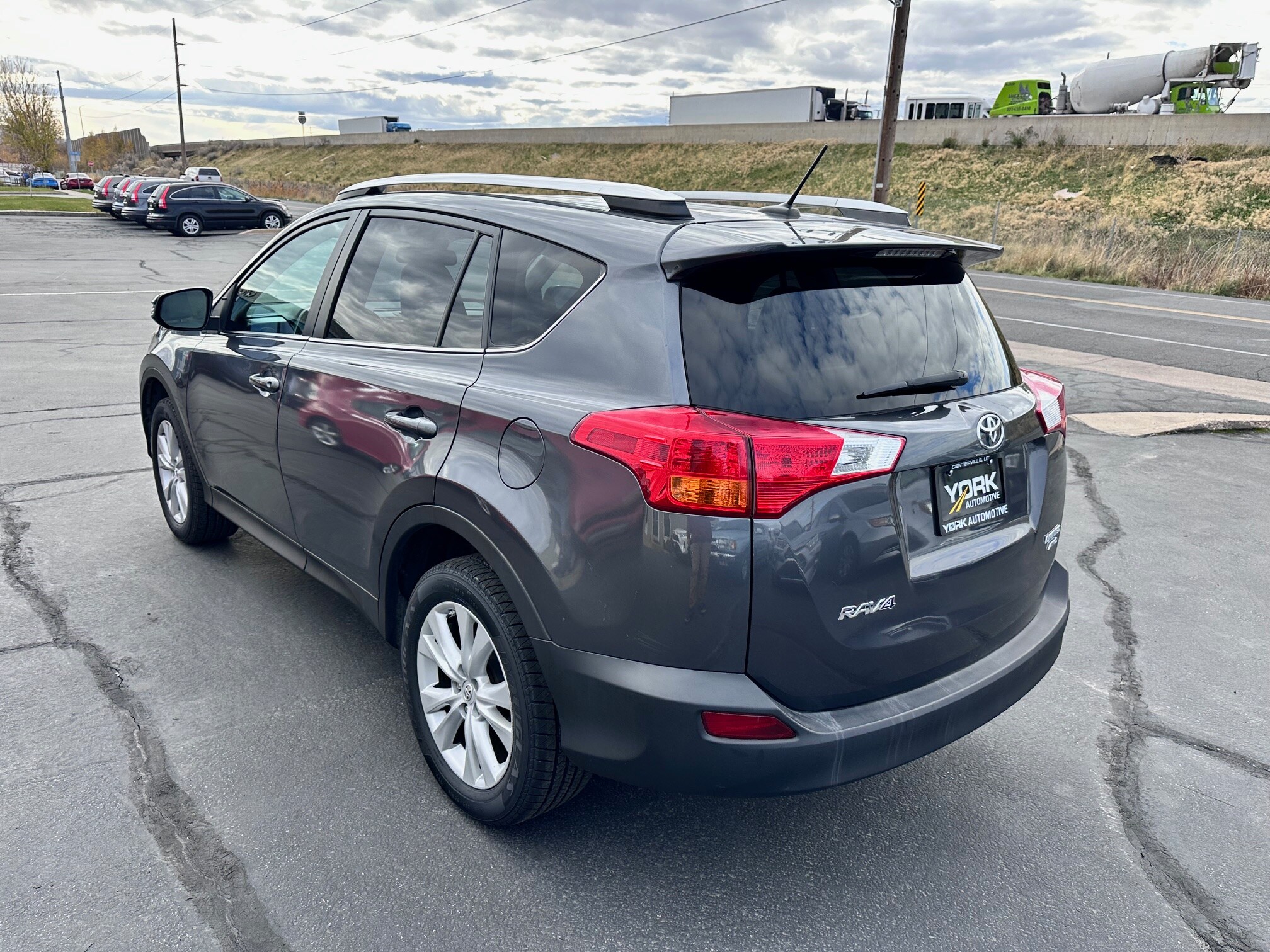2015 Toyota RAV4 Limited photo 4