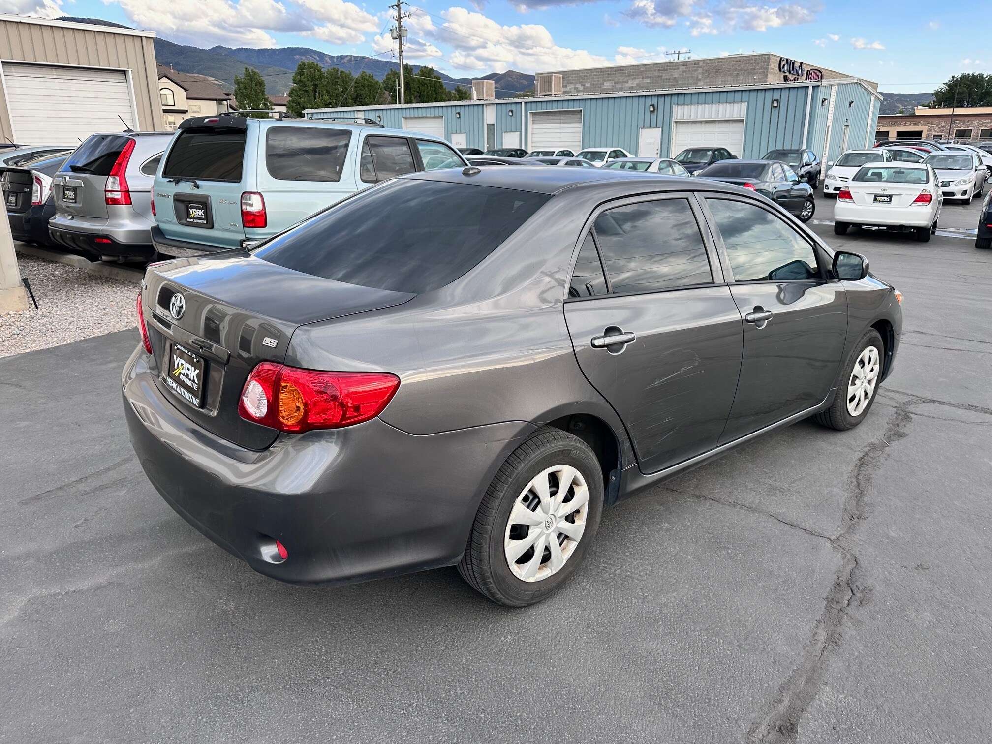 2009 Toyota Corolla LE photo 3
