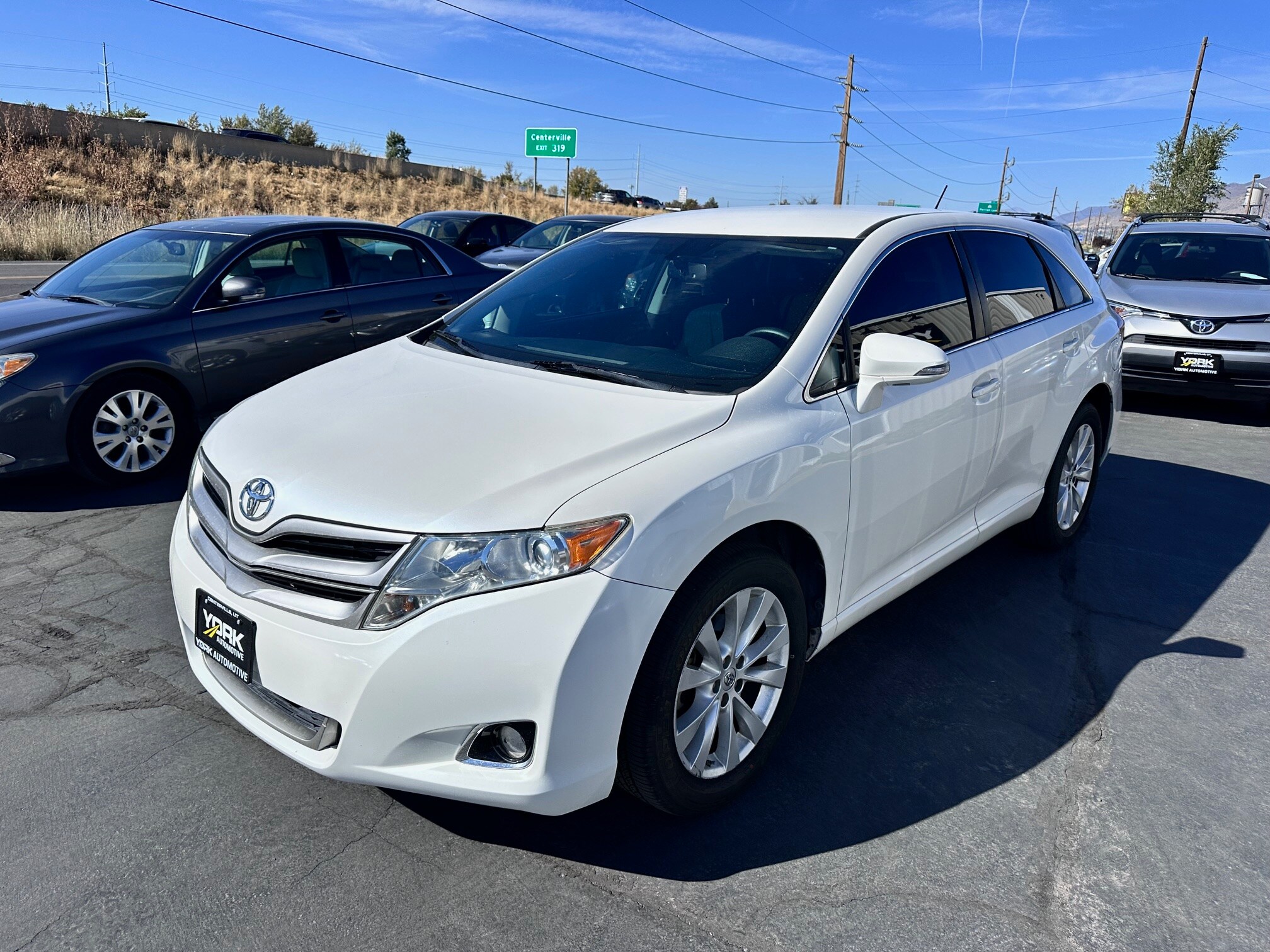 2014 Toyota Venza LE photo 2