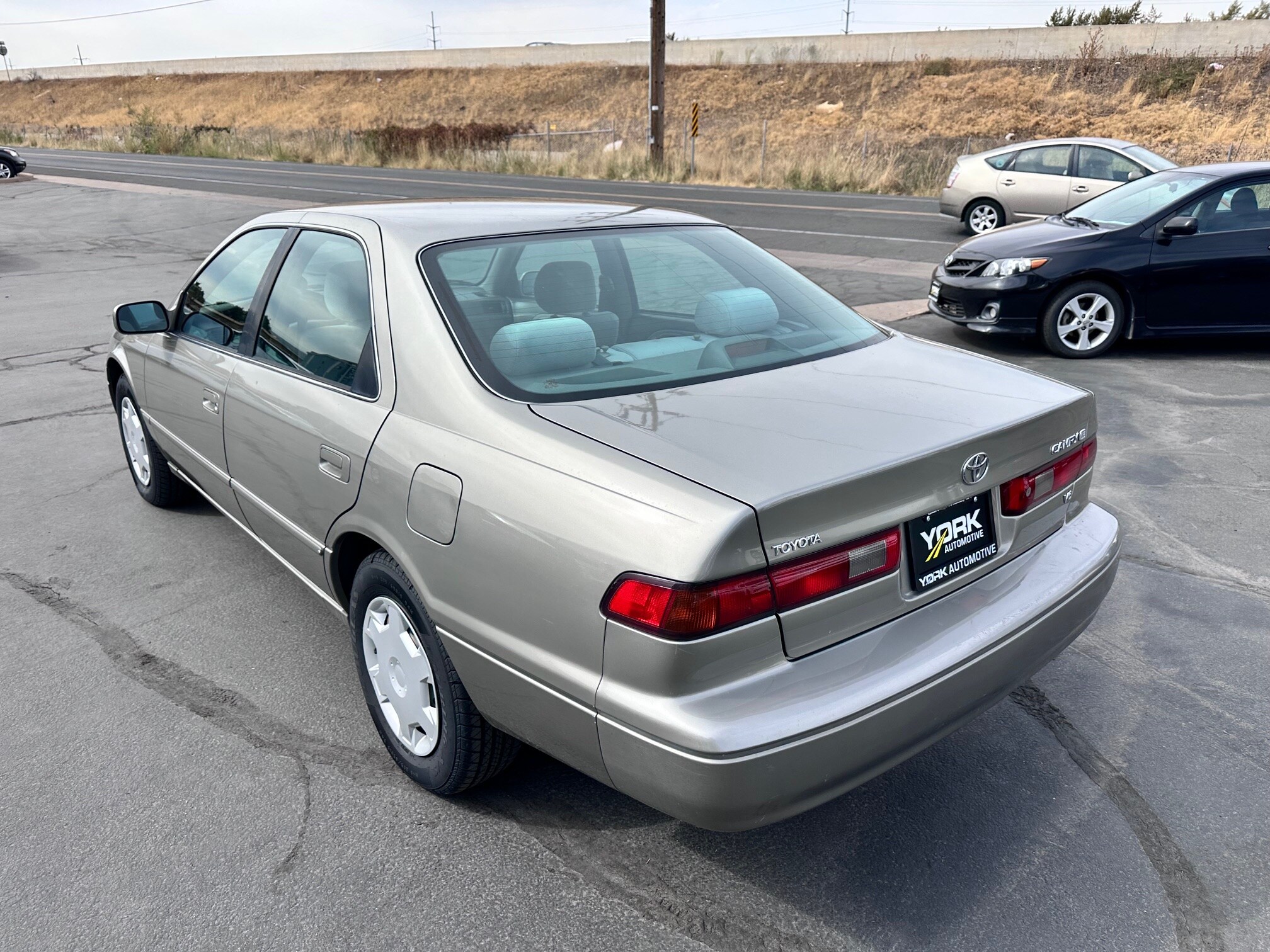 1998 Toyota Camry LE V6 photo 3