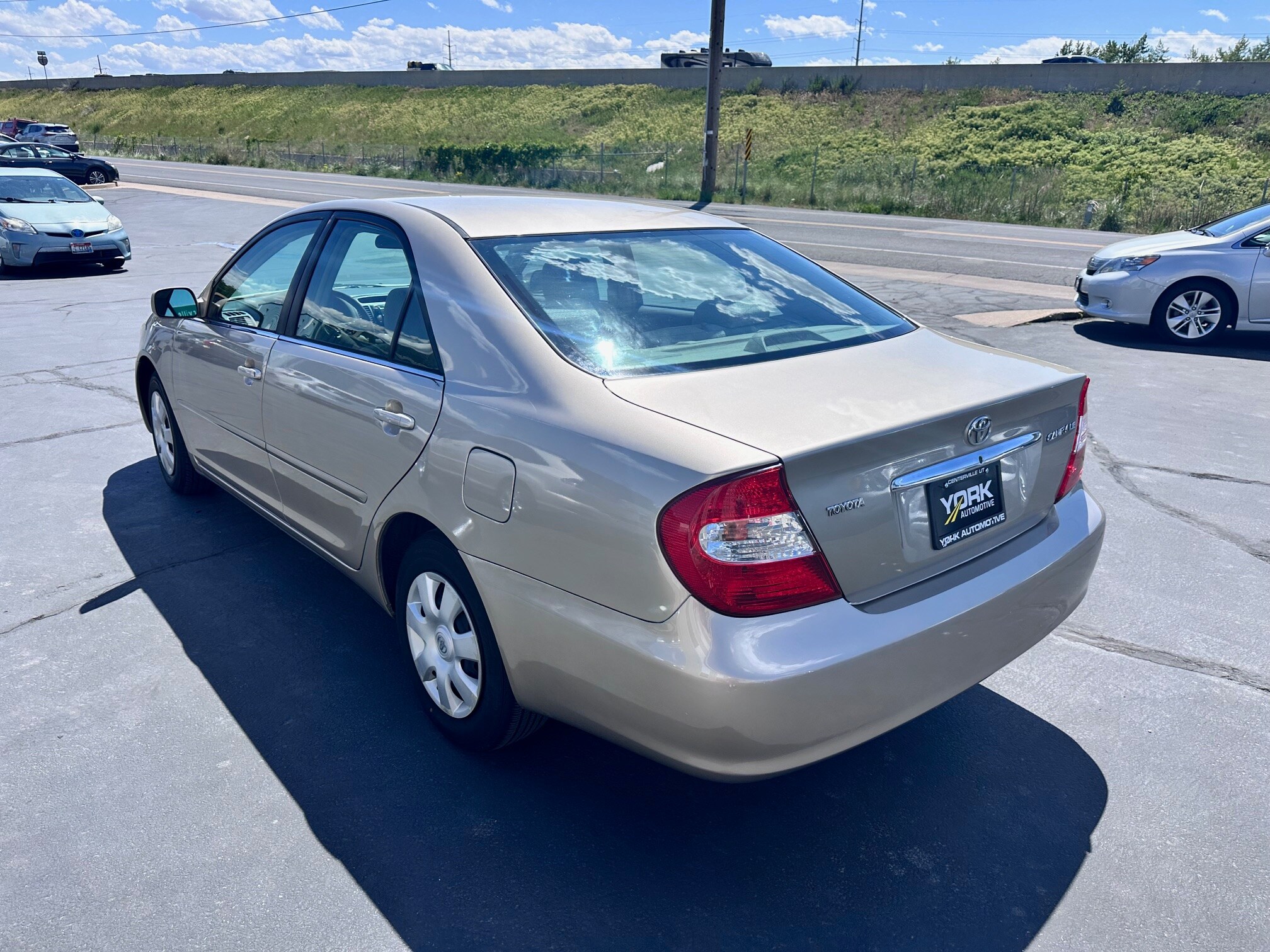 2003 Toyota Camry LE photo 4