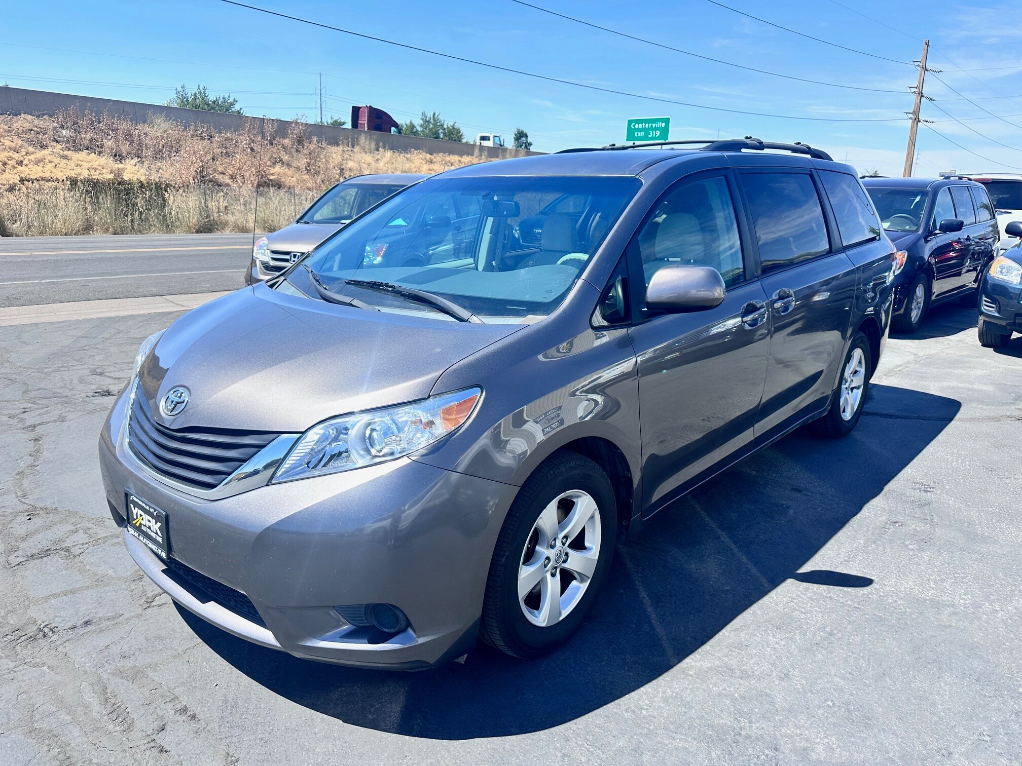 2013 Toyota Sienna LE photo 2