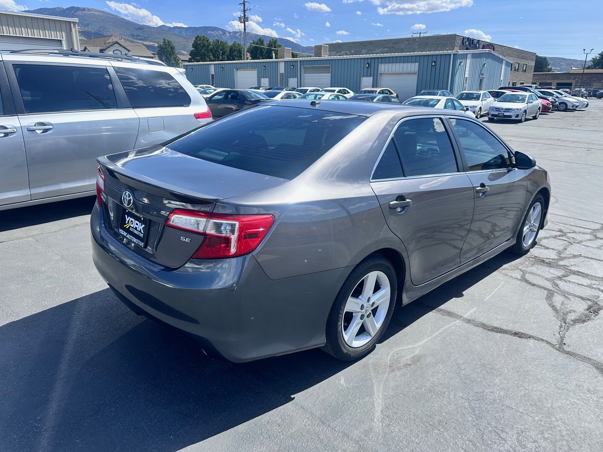 2013 Toyota Camry SE photo 3