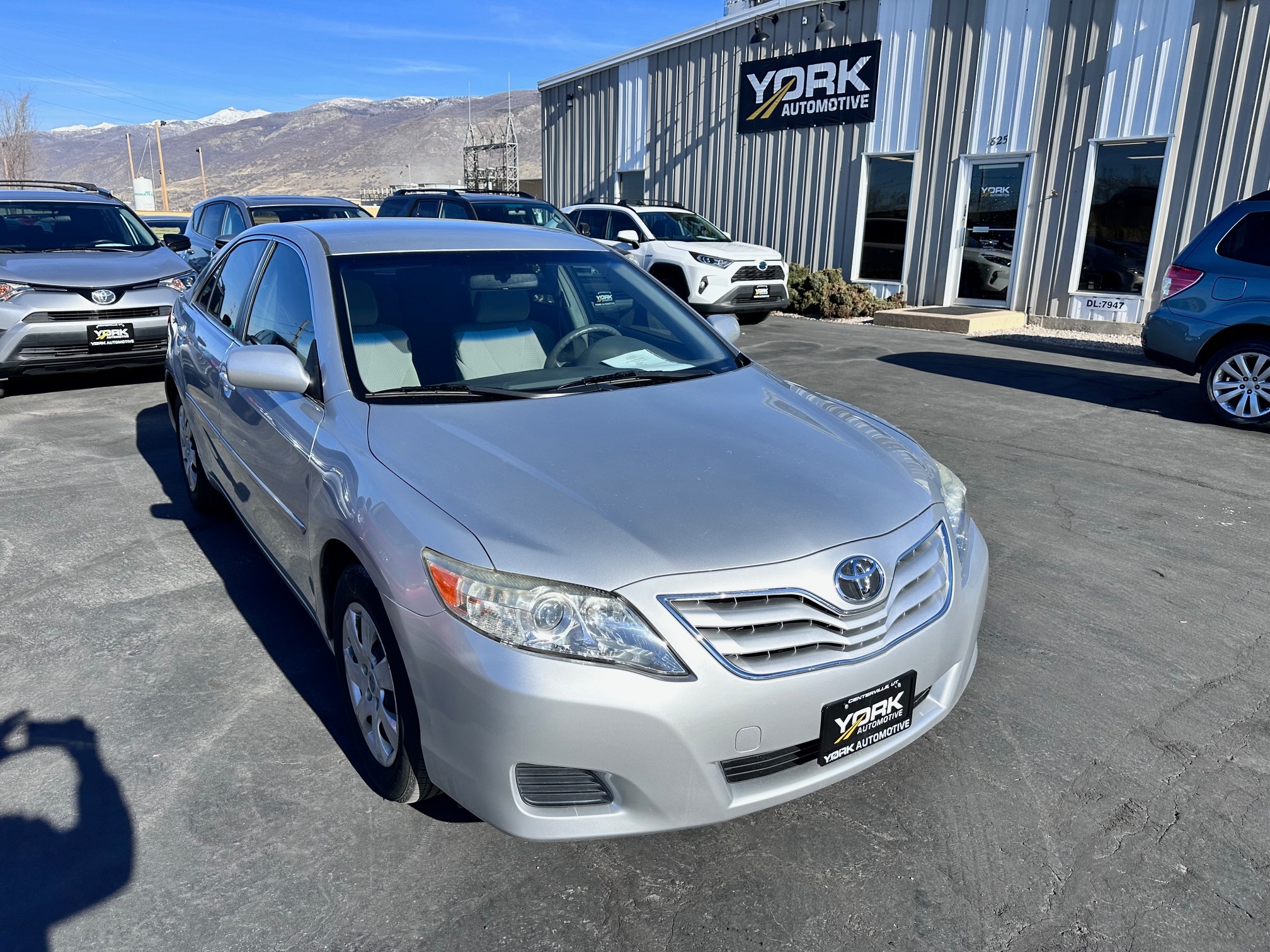 2011 Toyota Camry LE's photo