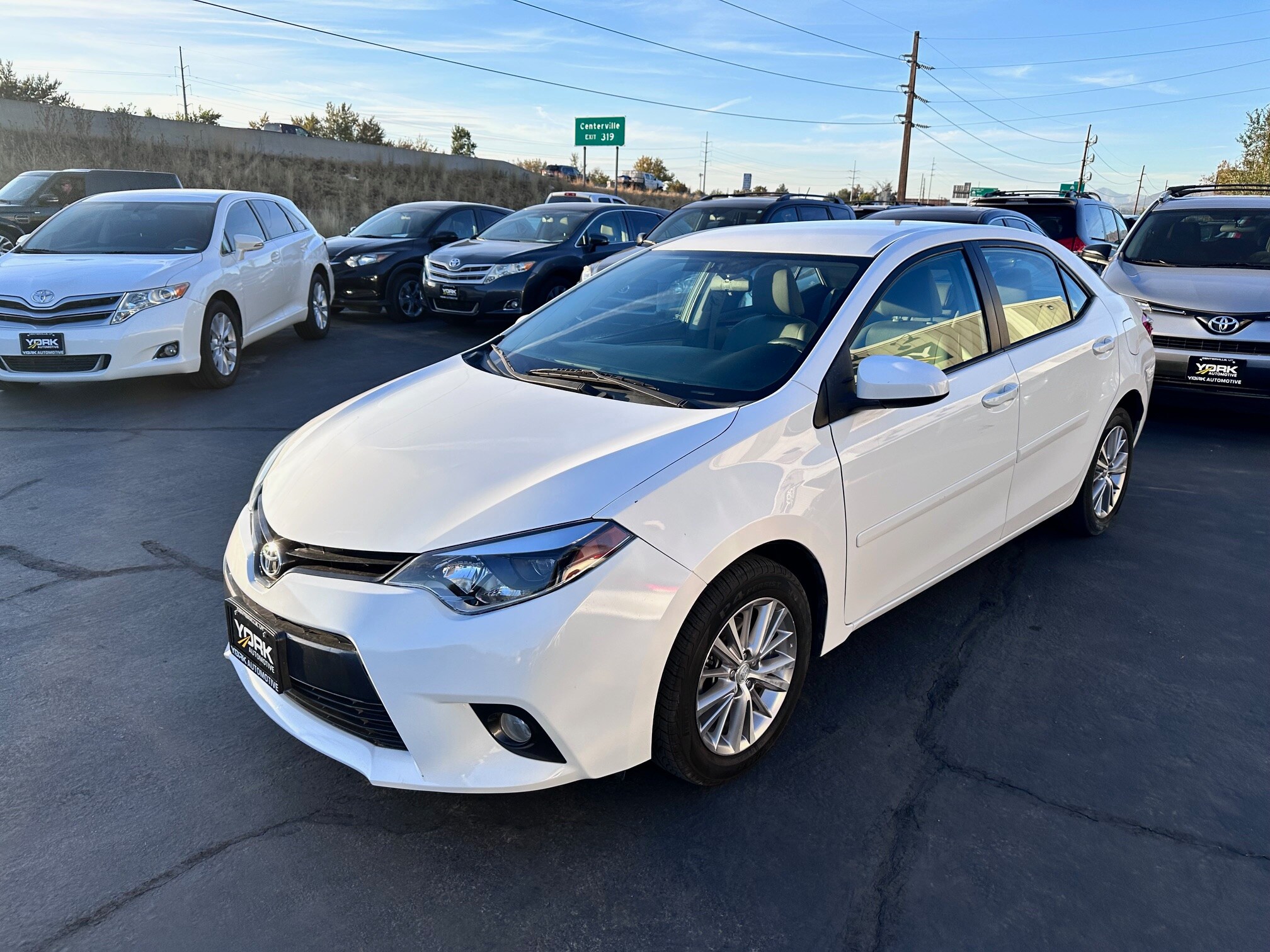 2015 Toyota Corolla LE photo 2