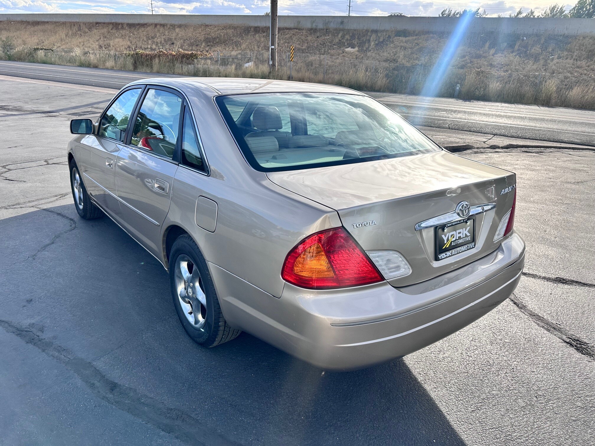 2002 Toyota Avalon XL photo 3