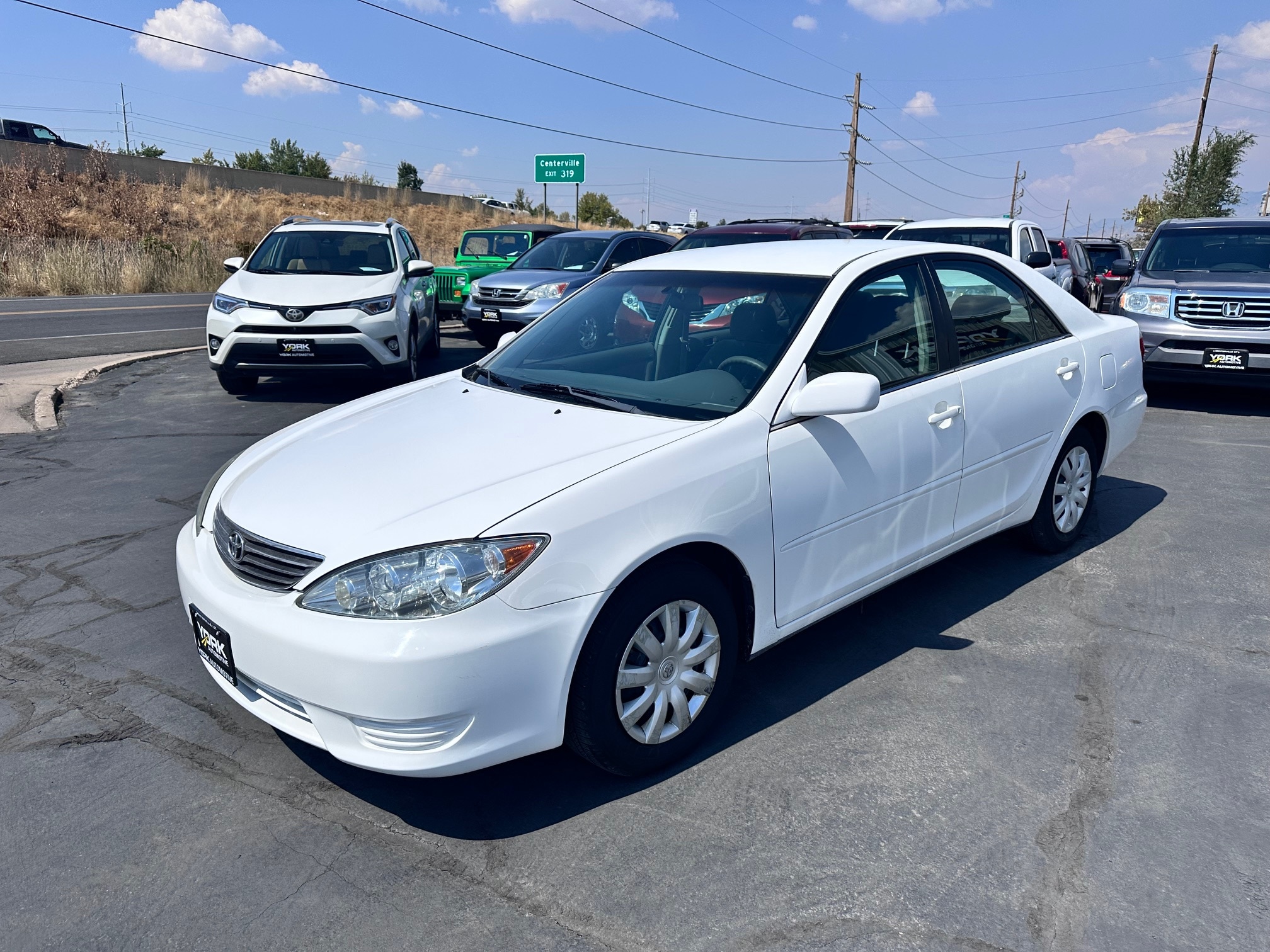 2005 Toyota Camry LE photo 2