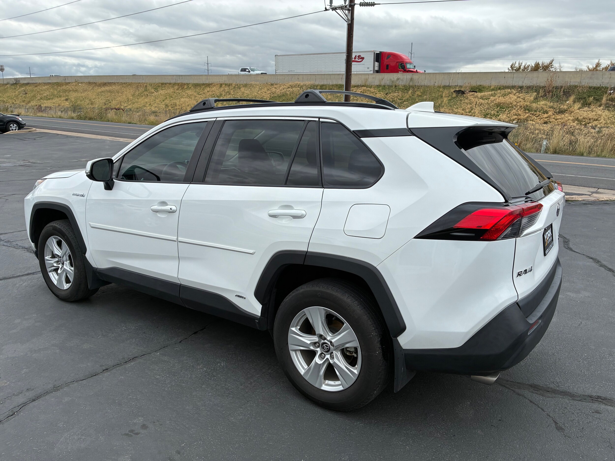 2020 Toyota RAV4 Hybrid XLE photo 4