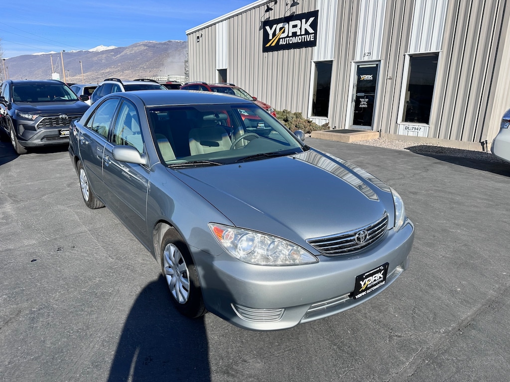 Used 2005 Toyota Camry LE Sedan