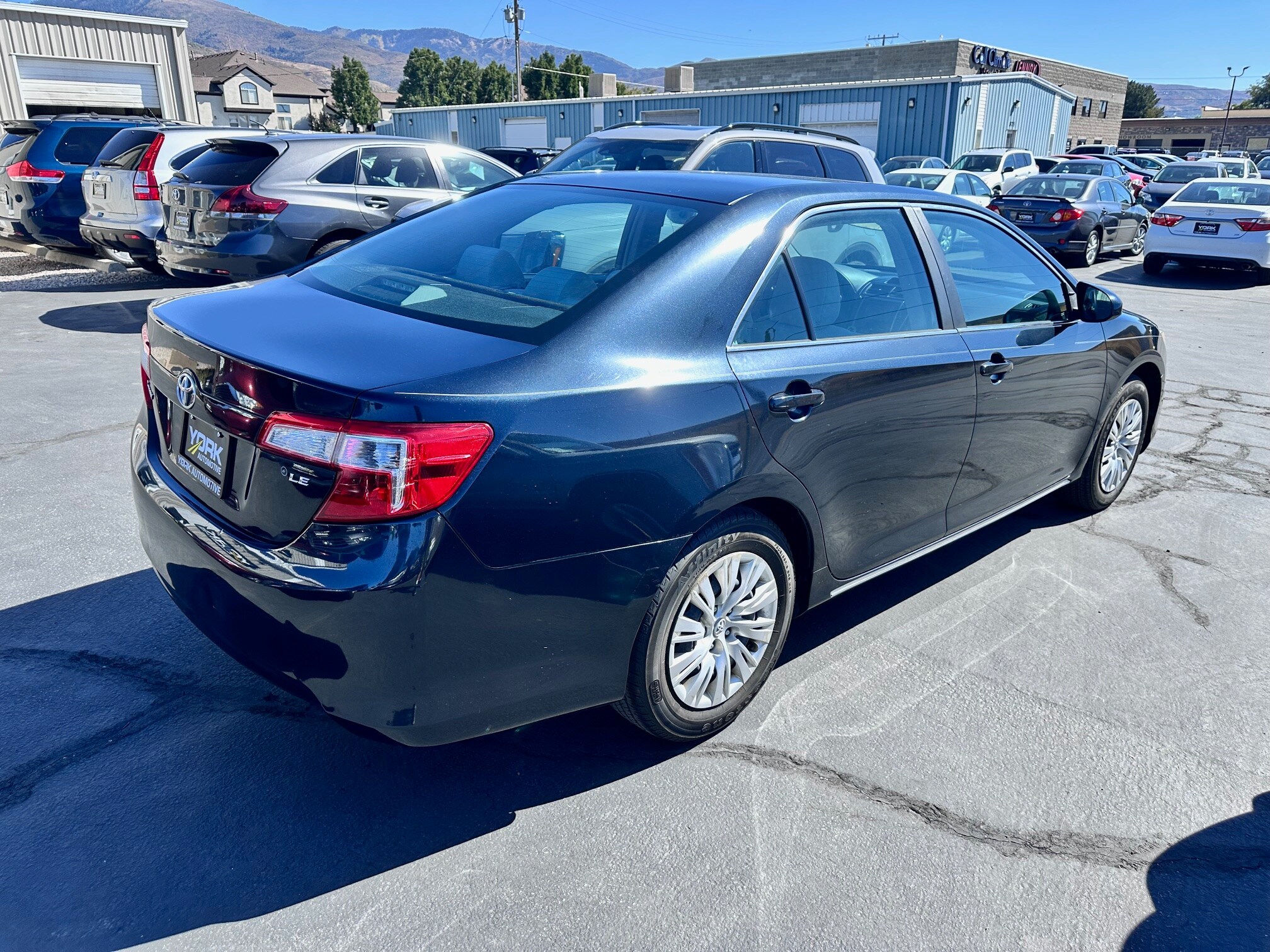 2014 Toyota Camry LE photo 3