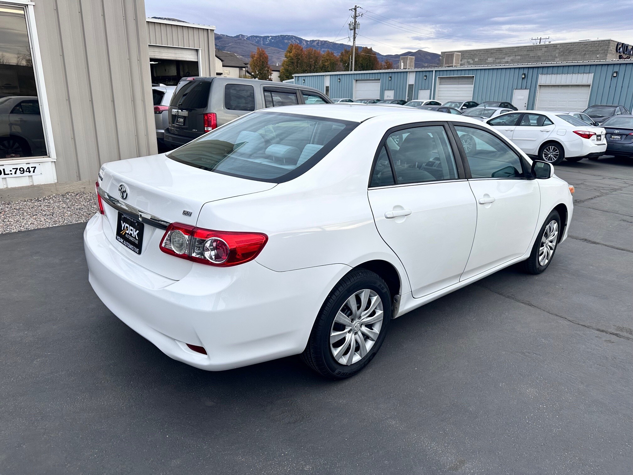 2013 Toyota Corolla LE photo 3
