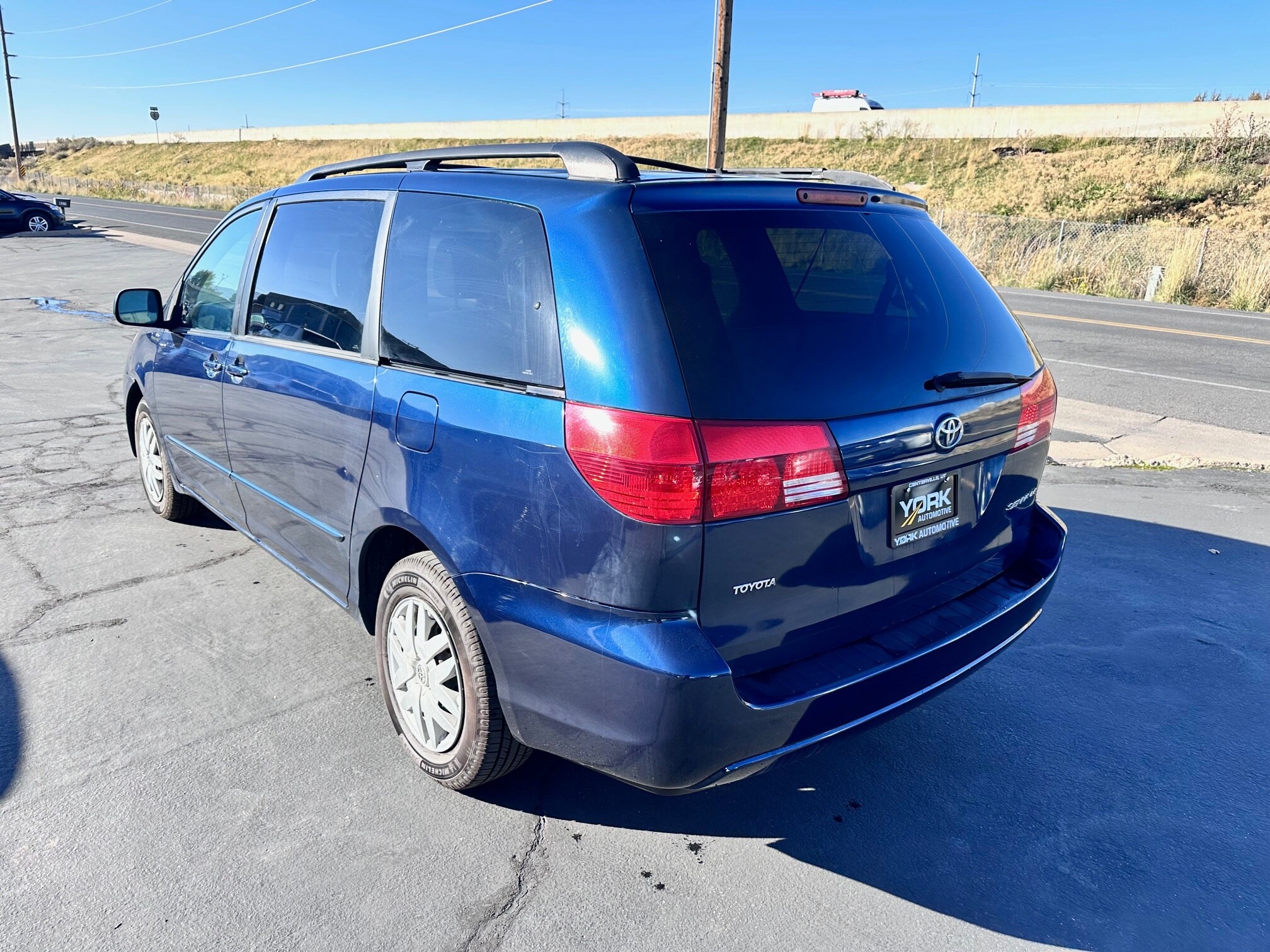 2004 Toyota Sienna LE CE photo 3