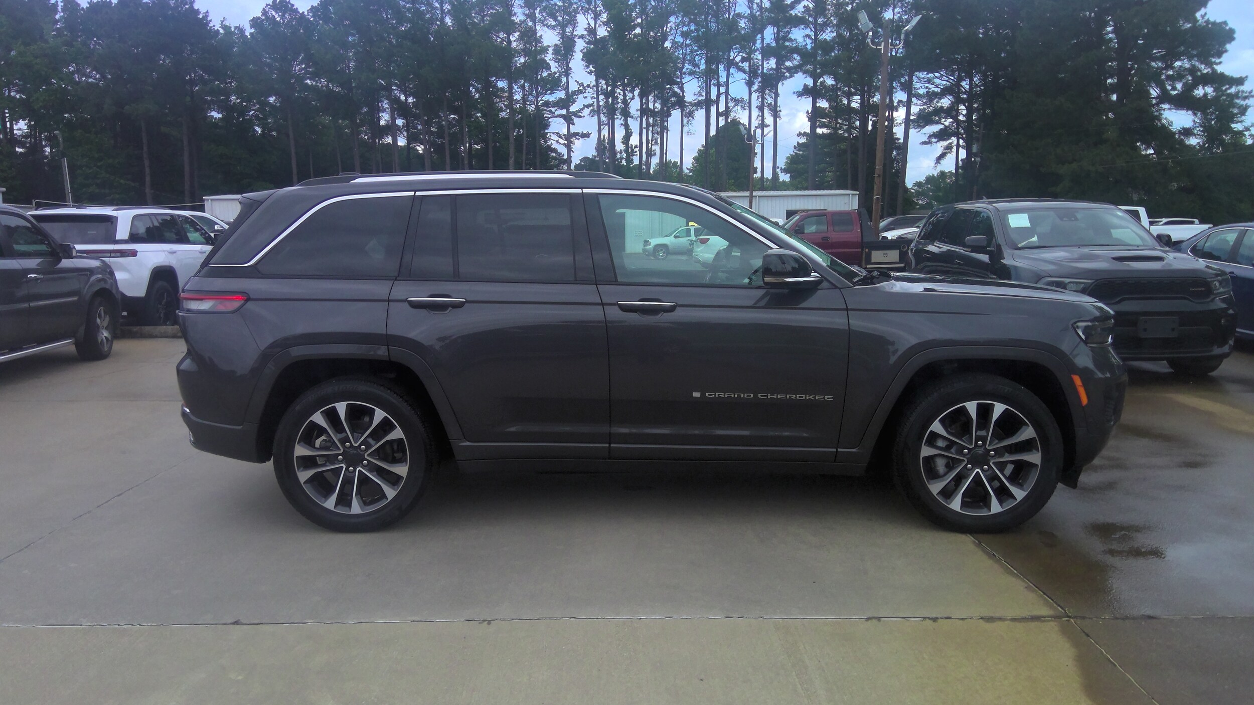 Used 2024 Jeep Grand Cherokee Overland with VIN 1C4RJHDG4RC719614 for sale in Nashville, AR