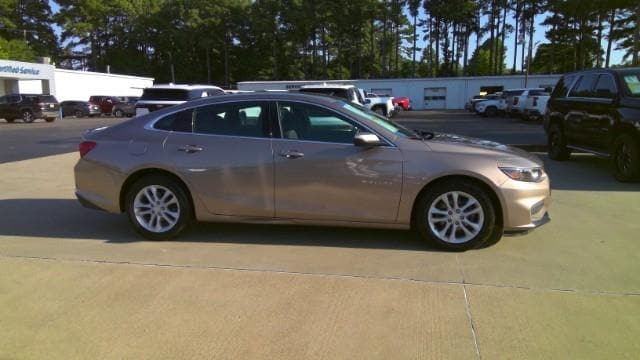 Used 2018 Chevrolet Malibu 1LT with VIN 1G1ZD5ST7JF184621 for sale in Nashville, AR