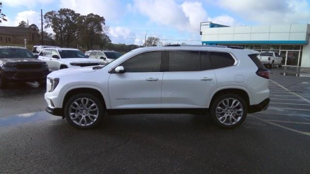 2024 GMC Acadia Denali's photo