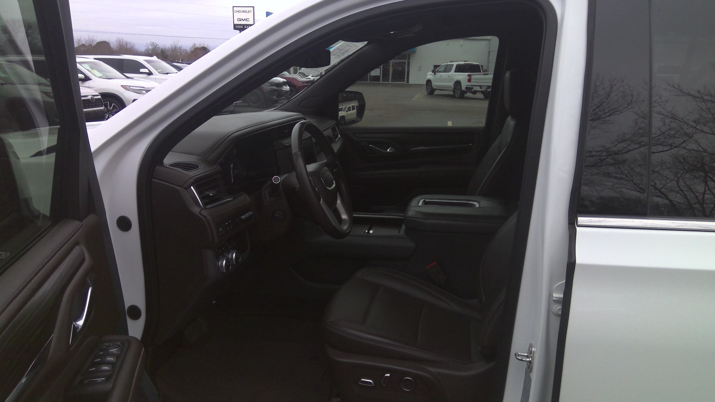 2021 GMC Yukon Denali - Photo 6