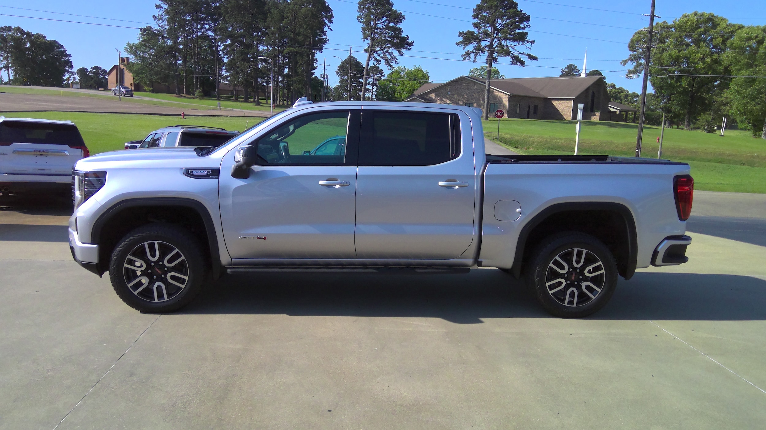 2022 GMC Sierra 4WD Crew Cab Short Box AT4's photo