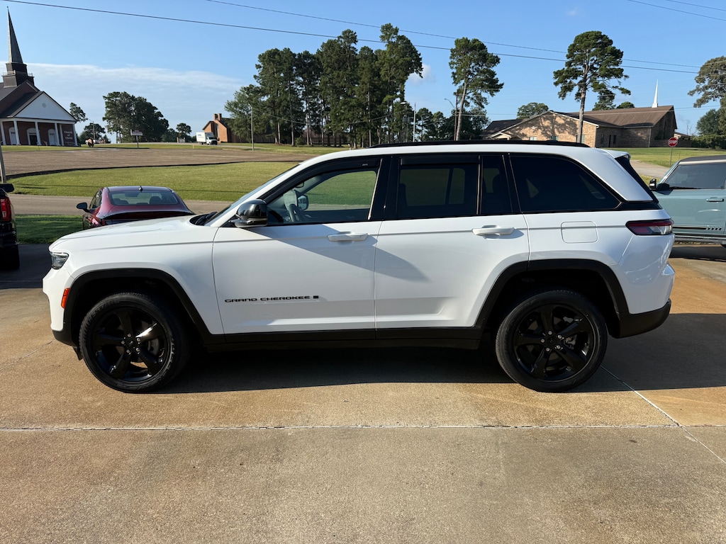 Used 2022 Jeep Grand Cherokee Altitude