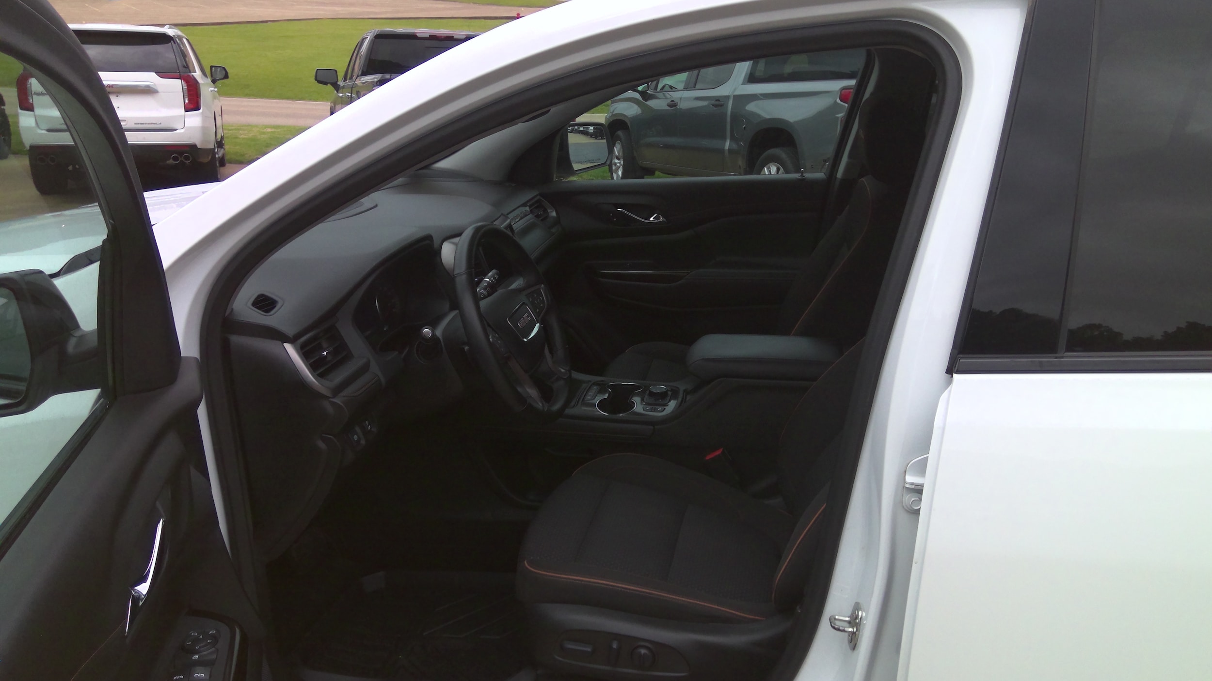 2023 GMC Acadia AT4 - Photo 6