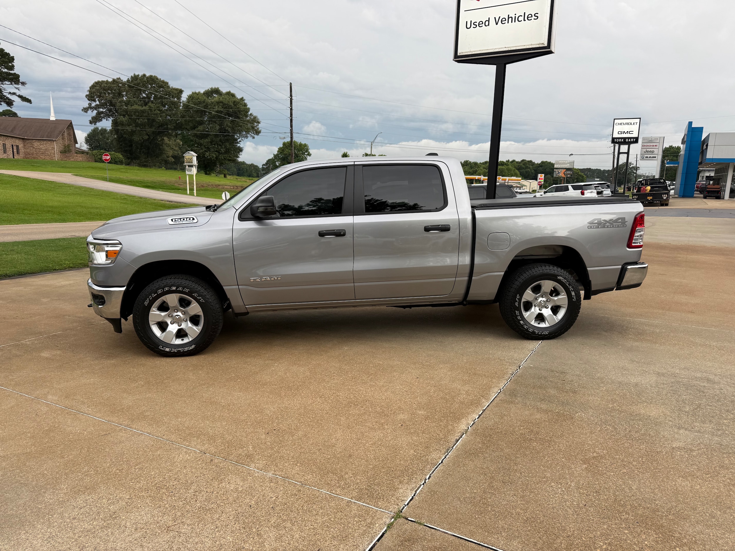 2023 RAM 1500 Big Horn/Lone Star 4x4 Crew Cab 5'7's photo