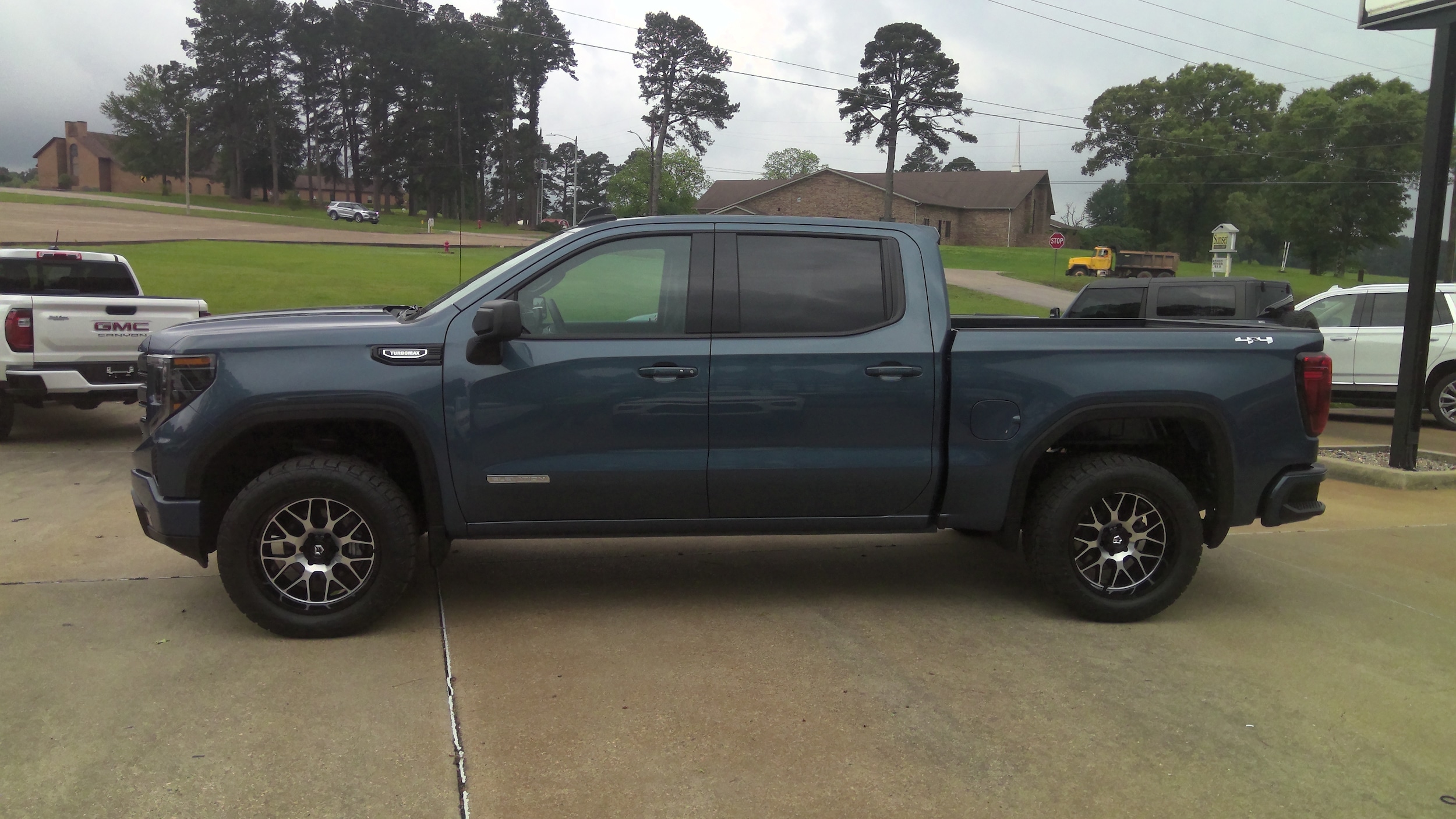 2026 GMC Sierra 4WD Crew Cab Short Box Elevation's photo