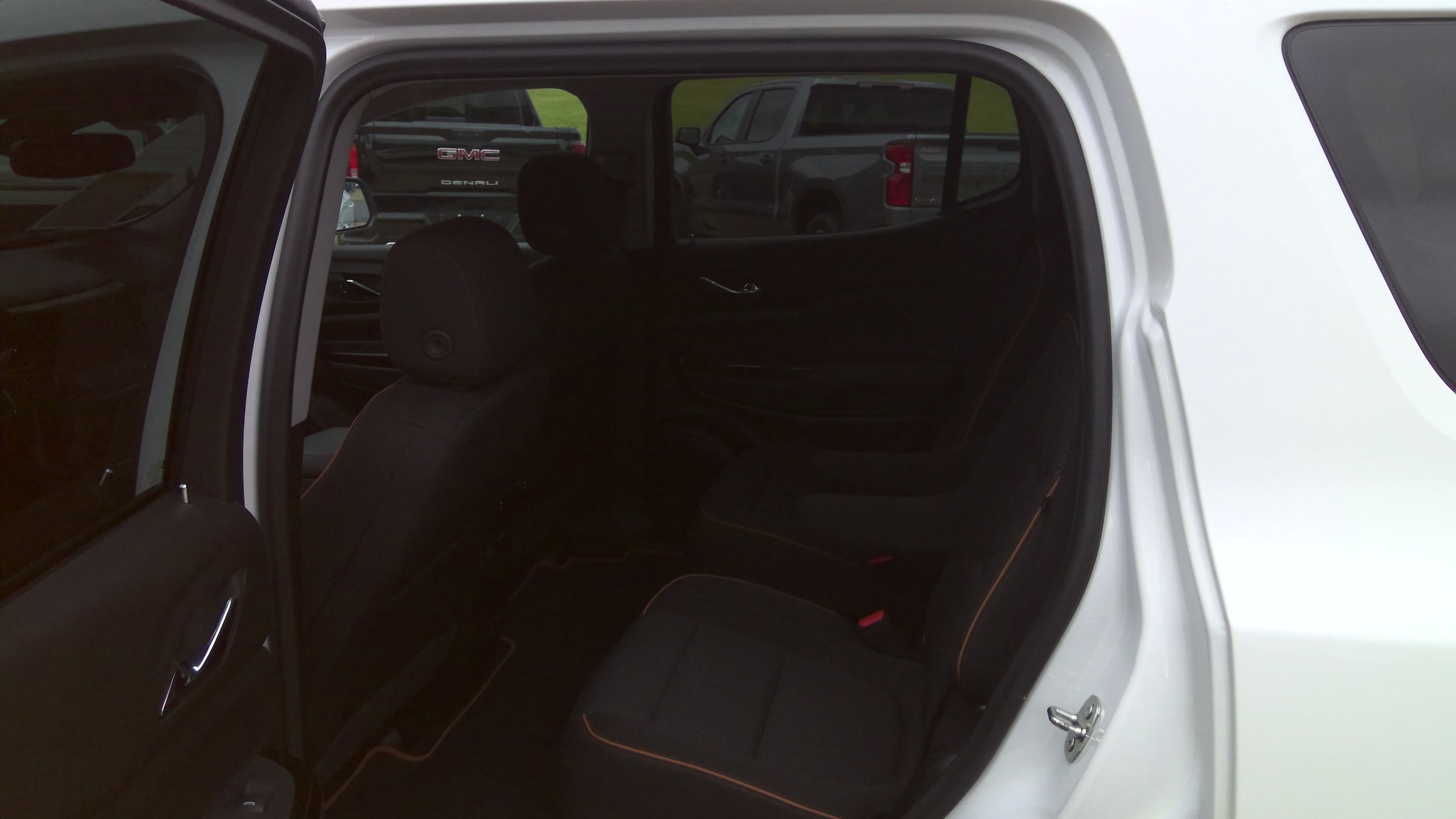 2023 GMC Acadia AT4 - Photo 7