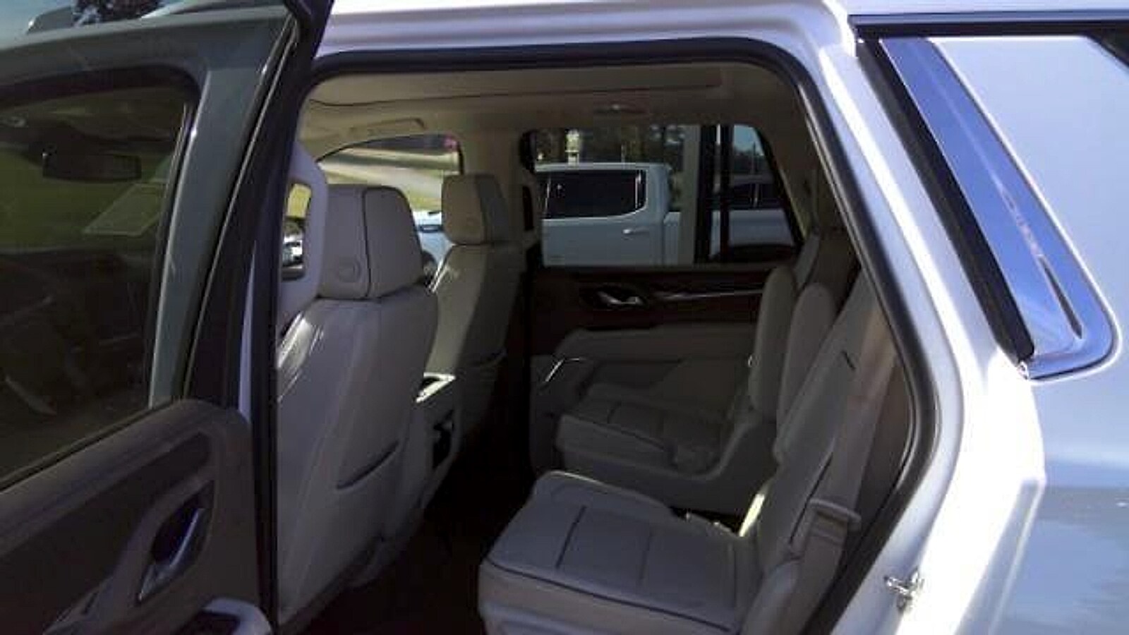 2023 GMC Yukon Denali - Photo 16