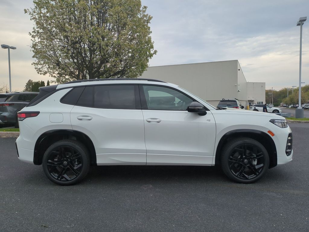 2026 Volkswagen Tiguan SE R-LINE BLACK - Photo 11