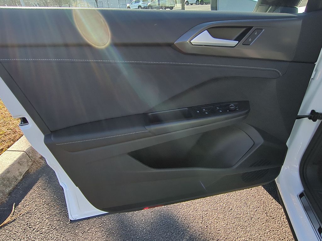 2026 Volkswagen Taos SE Black - Photo 14
