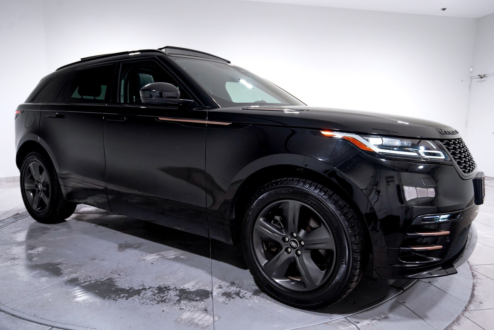 2022 Land Rover Range Rover Velar P250 R-Dynamic S photo 2