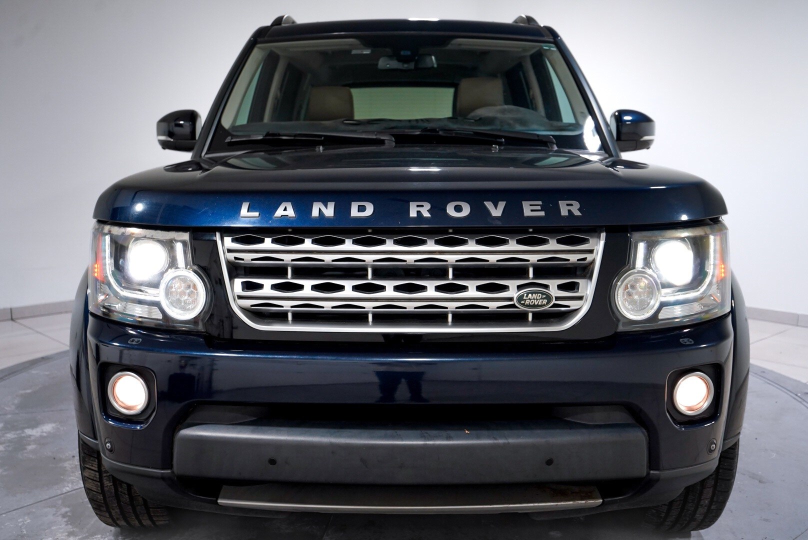 2014 Land Rover LR4 Base photo 2