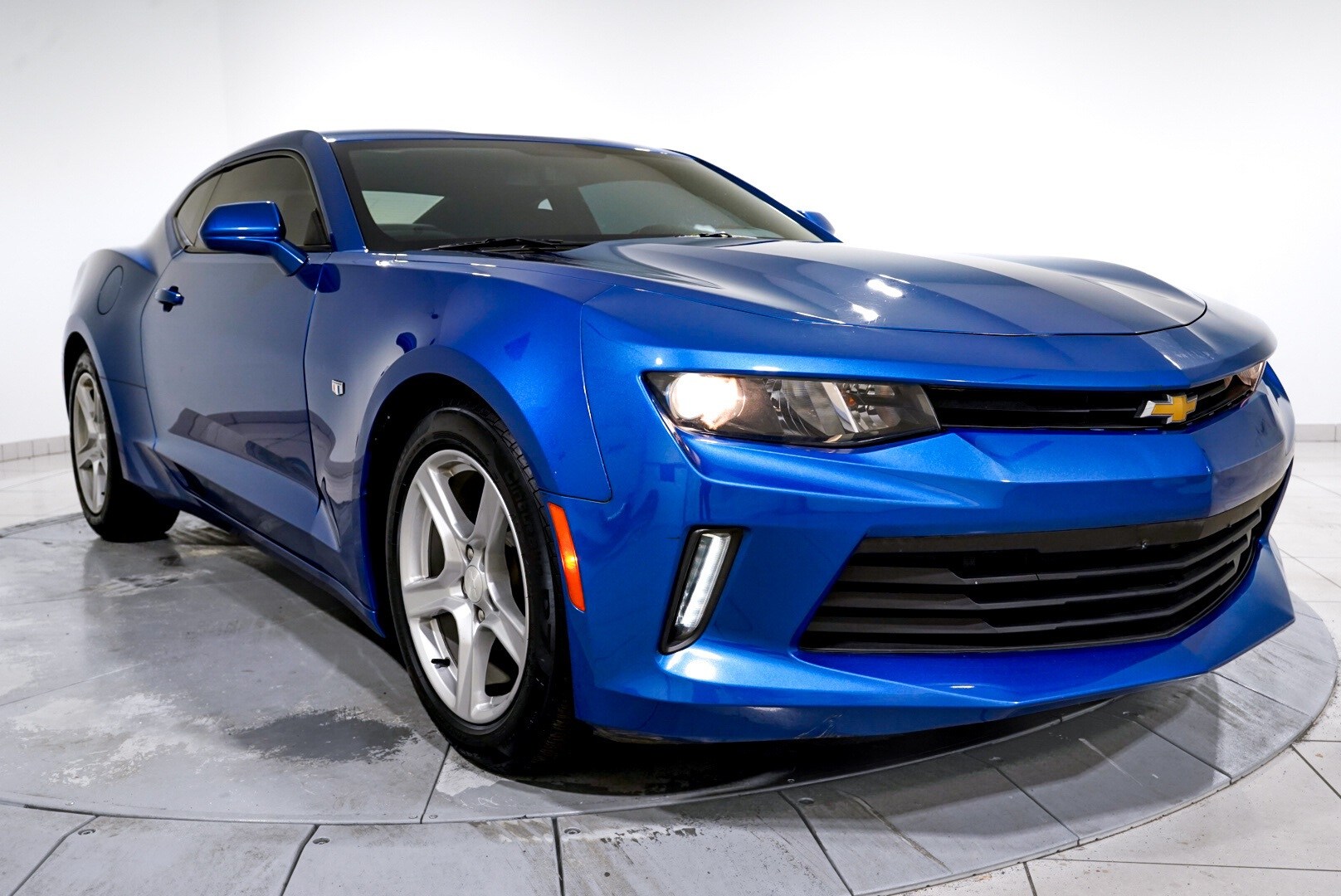 2017 Chevrolet Camaro 1LT photo 3