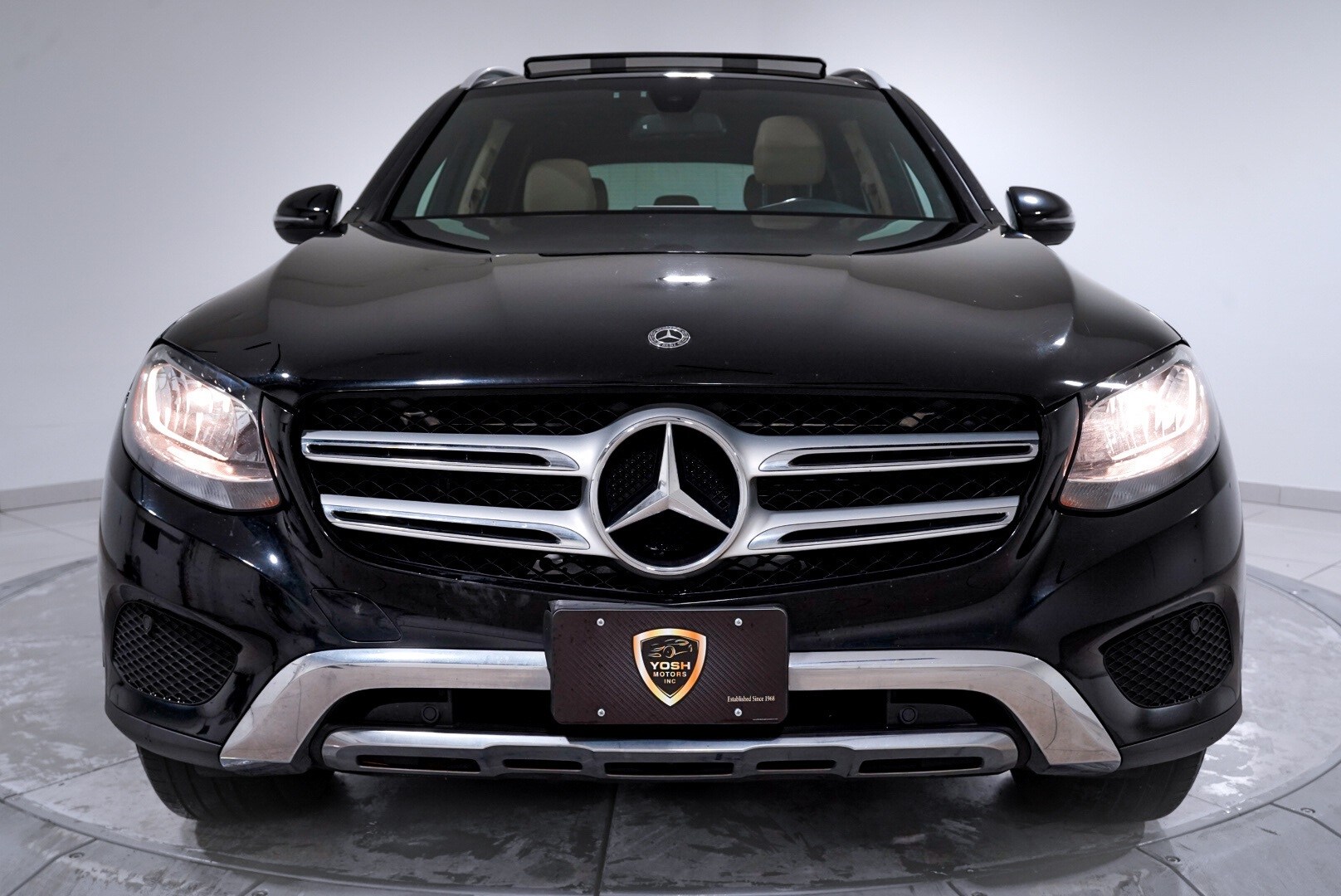 2018 Mercedes Benz GLC 300 4MATIC photo 2