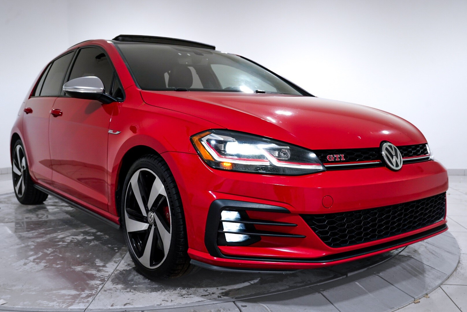 2019 Volkswagen Golf GTI Rabbit SE Autobahn photo 2