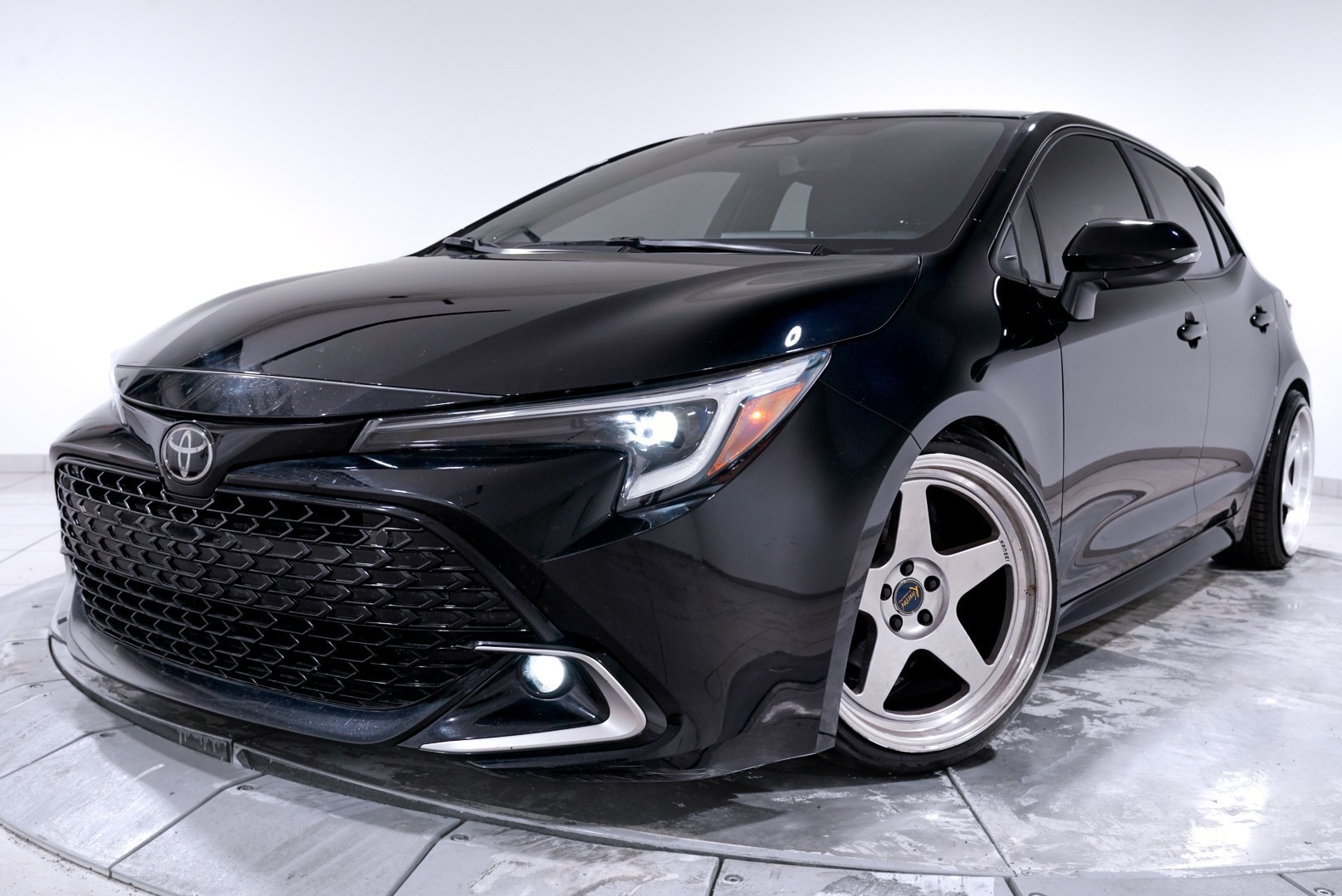 2023 Toyota Corolla Hatchback XSE's photo