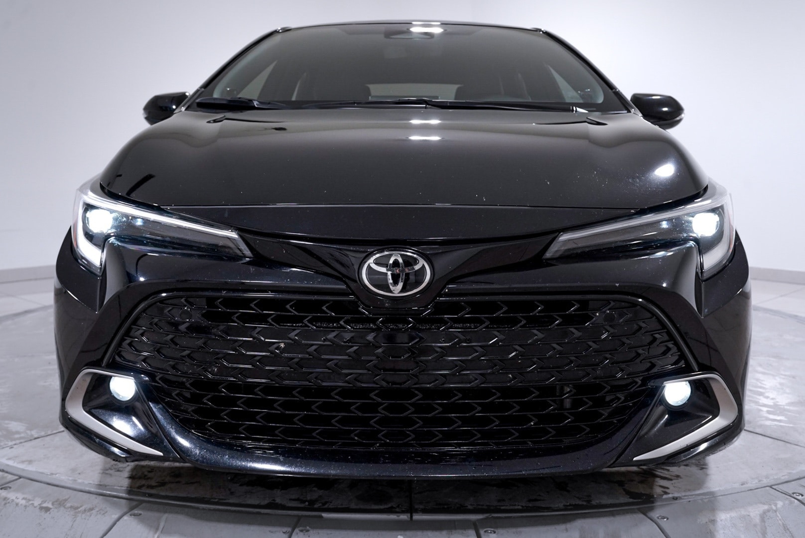 2023 Toyota Corolla Hatchback XSE's photo