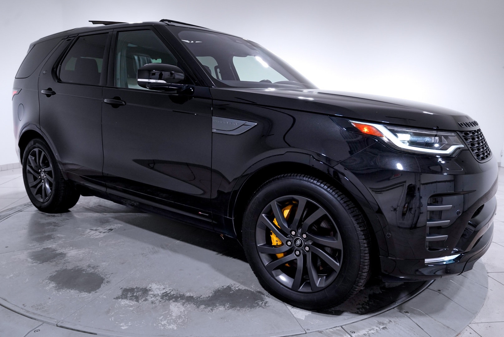 2021 Land Rover Discovery S R-Dynamic photo 2