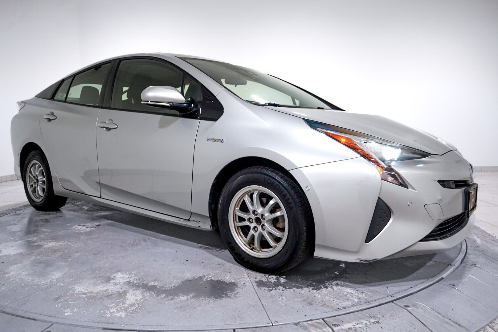 2018 Toyota Prius Two Eco Three Four Touring photo 4