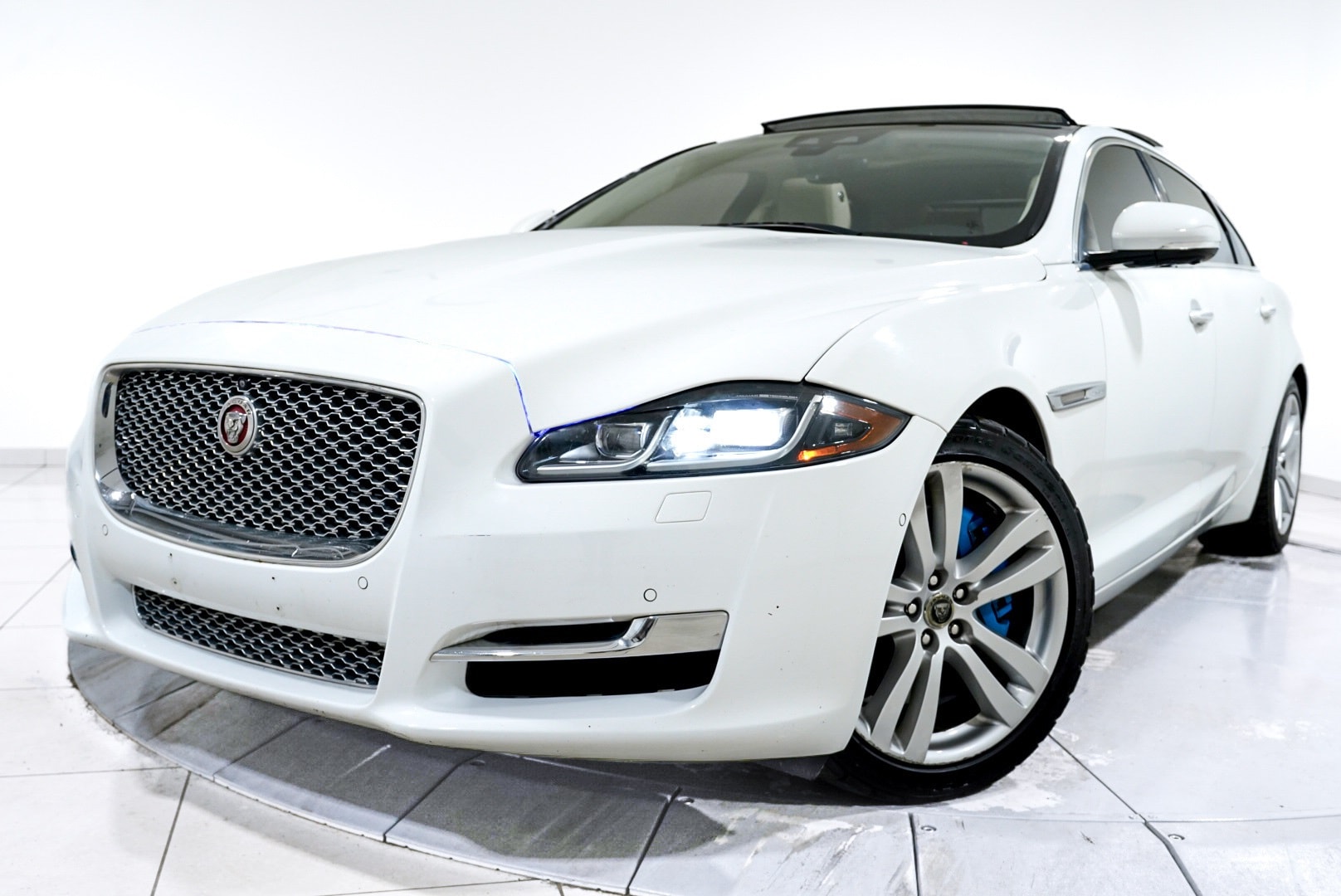 2018 Jaguar XJ Portfolio's photo
