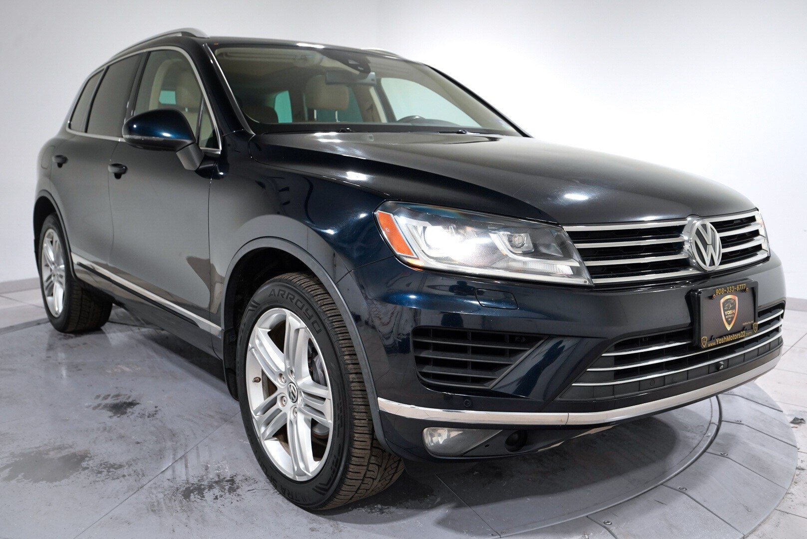 2015 Volkswagen Touareg V6 Executive photo 3