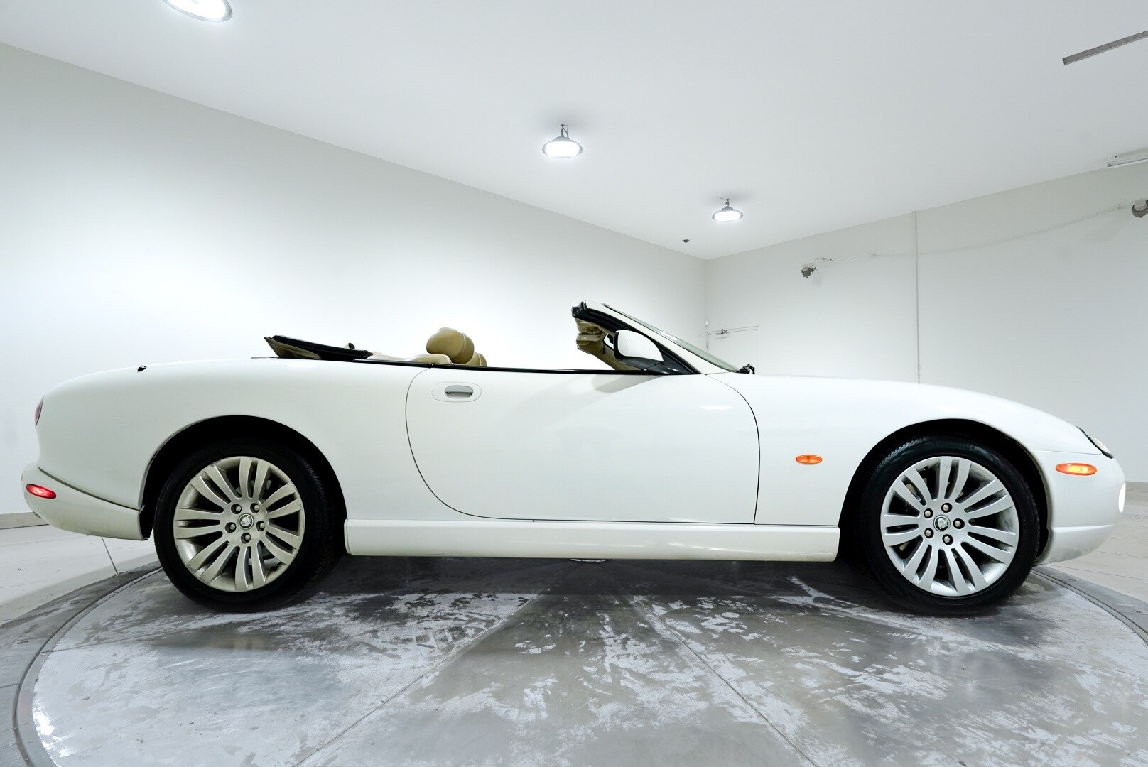 2006 Jaguar XK 8 Base Convertible photo 3