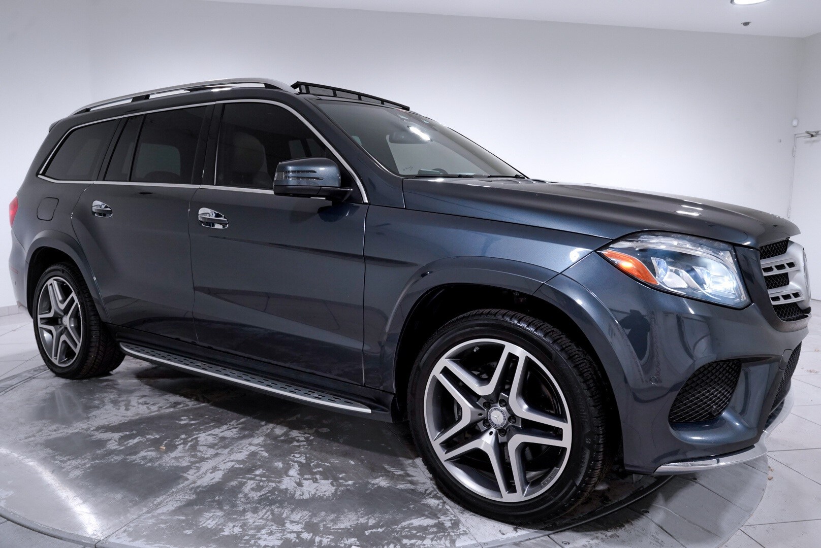 2017 Mercedes Benz GLS 550 4MATIC photo 4
