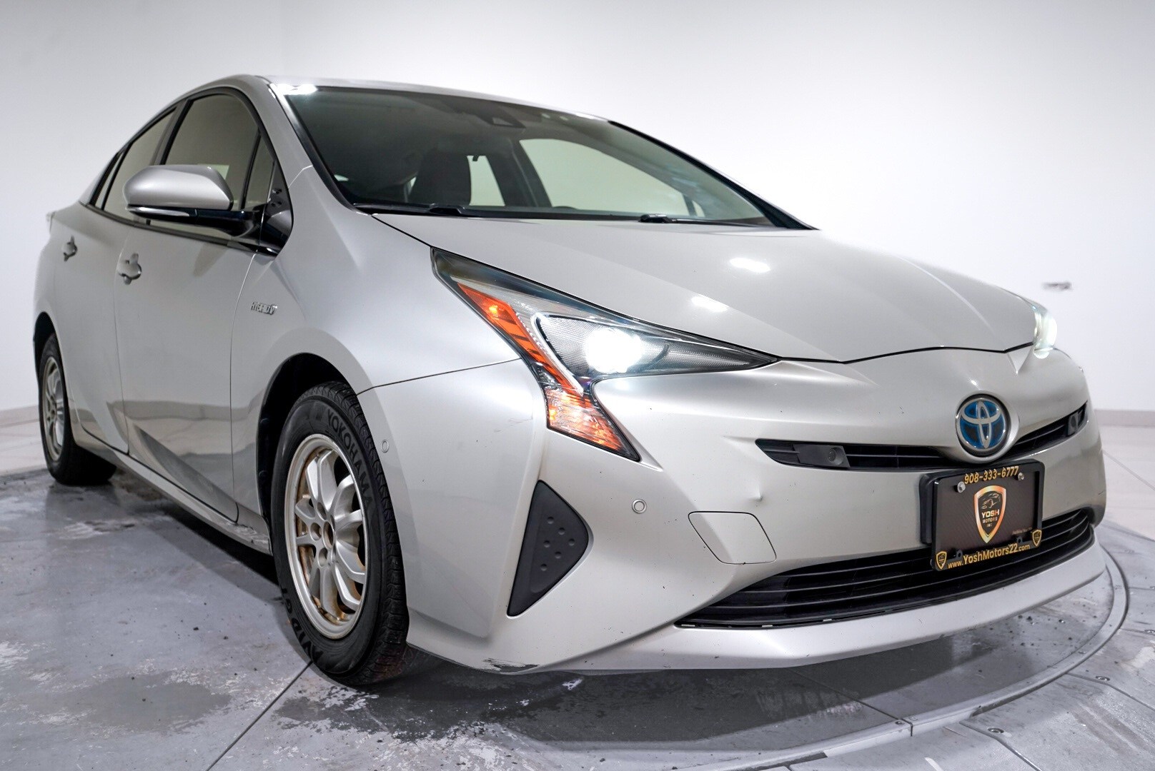 2018 Toyota Prius Two Eco Three Four Touring photo 3