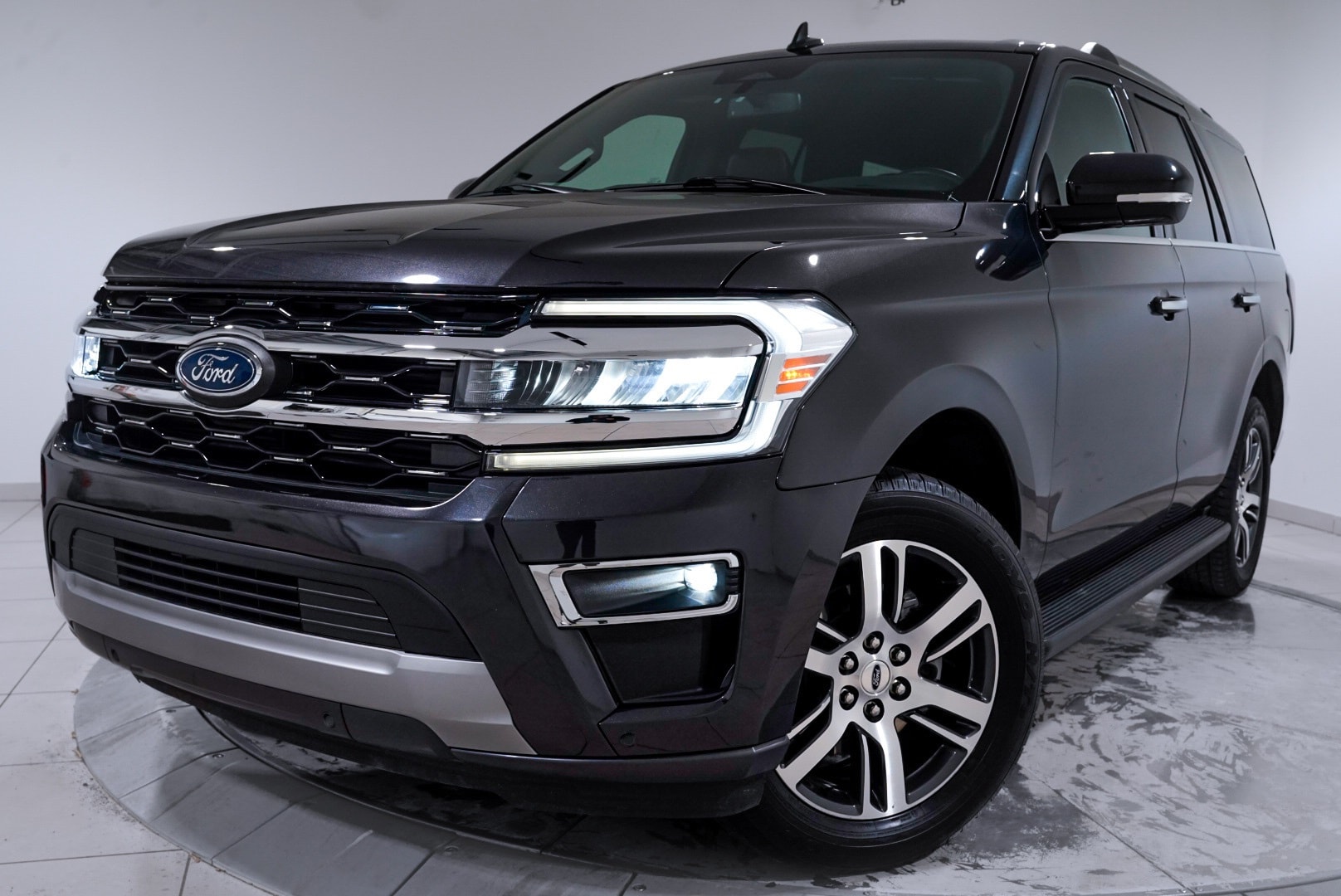 2024 Ford Expedition Limited's photo