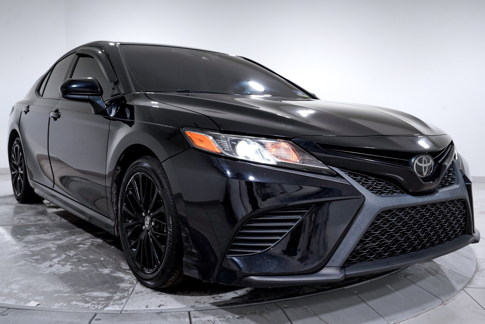 2019 Toyota Camry LE photo 3