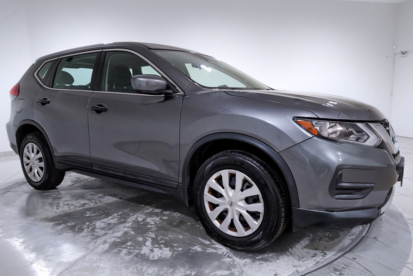 2019 Nissan Rogue S photo 4