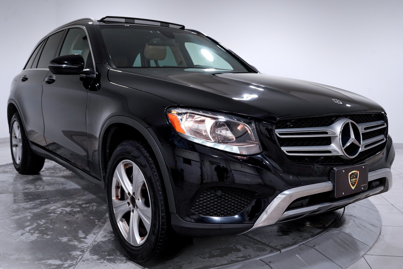 2018 Mercedes Benz GLC 300 4MATIC photo 3