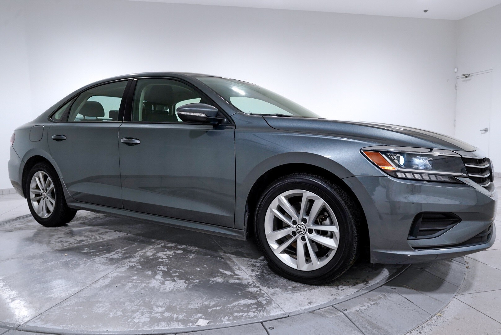 2021 Volkswagen Passat 2.0T S photo 4