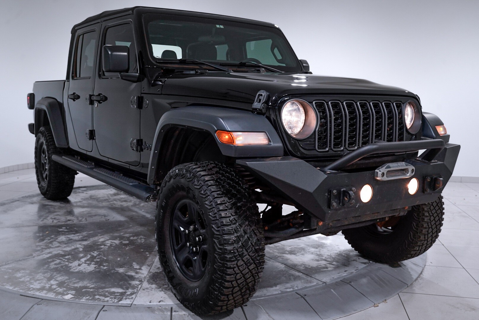 2024 Jeep Gladiator Sport photo 3