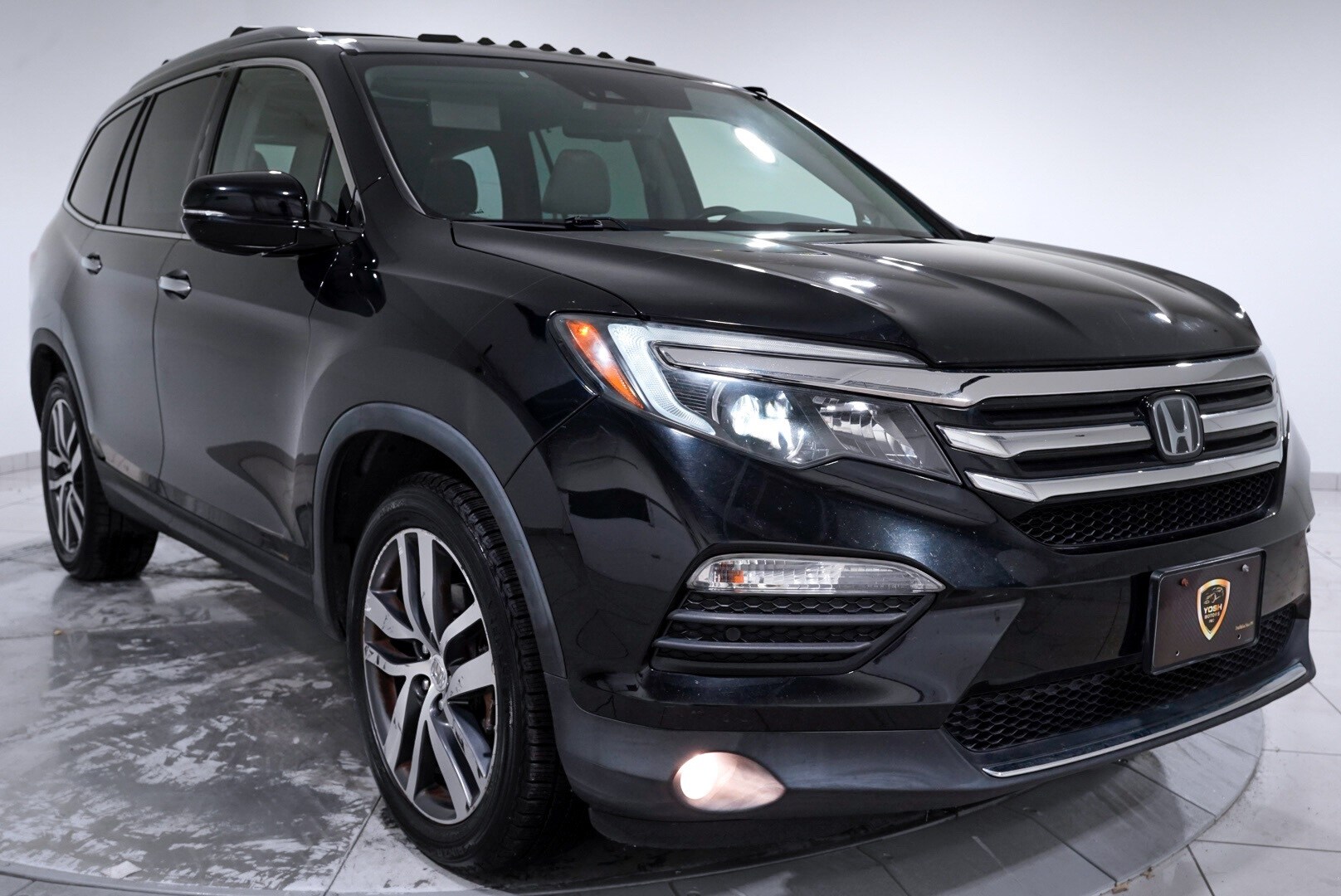 2016 Honda Pilot Elite photo 3